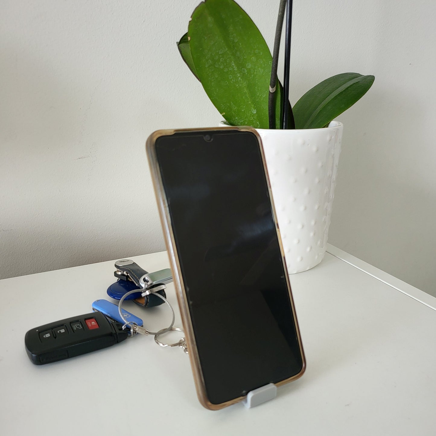 Personalized 3D Printed Phone Stand Keychain – Custom Name Mobile Holder